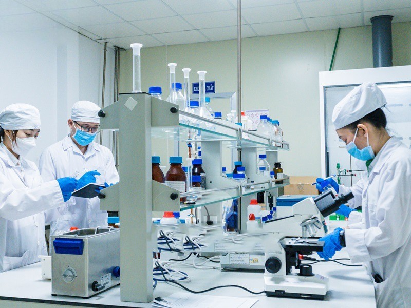 Giai đoạn kiểm soát chất lượng trong quy trình sản xuất nước hoa
