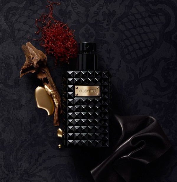 Mùi hương Valentino Noir Absolu Oud Essence