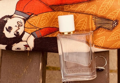 Thiết kế Burberry Her Blossom