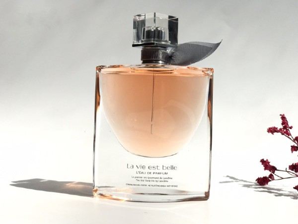 Nước hoa lưu hương lâu nhất cho nữ Lancome La Vie Est Belle
